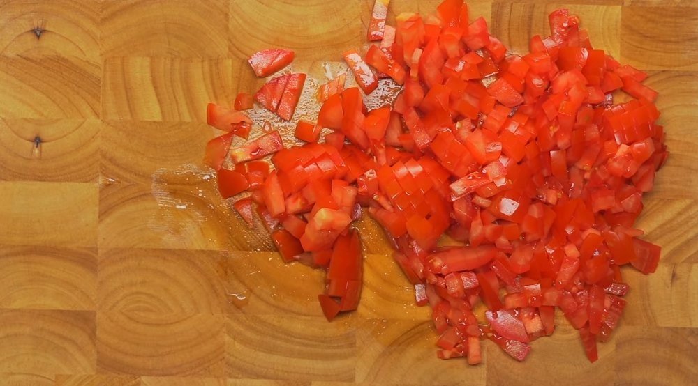 нарезанный помидор