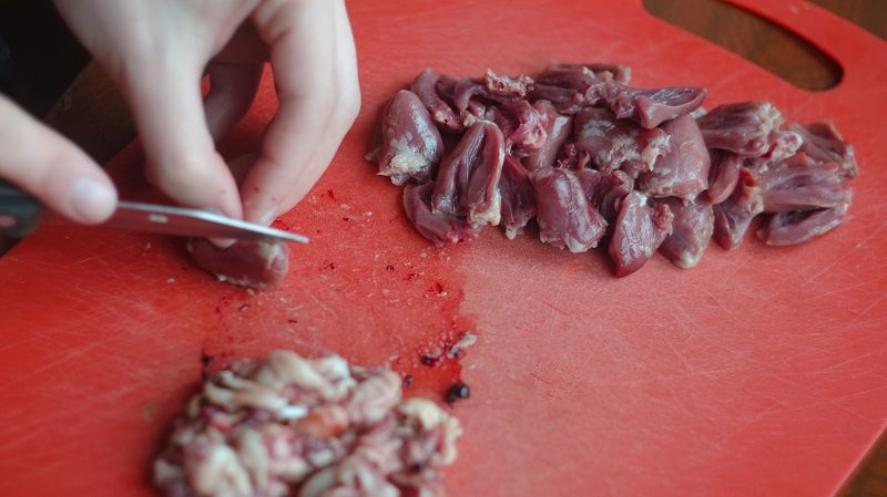 нарезка куриных сердец