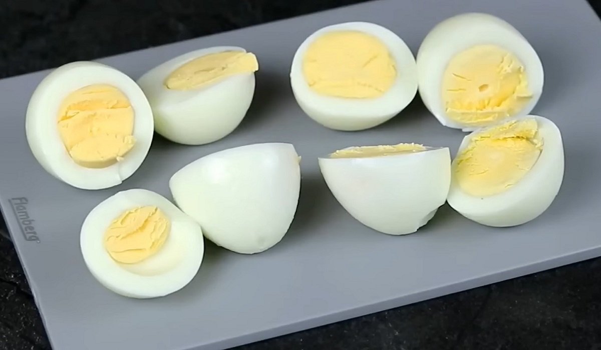 разрезанные яйца