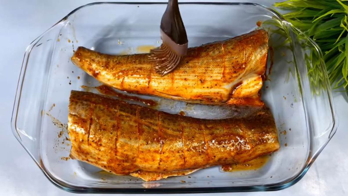 Нежная запеченная треска на подушке из овощей - Со Вкусом