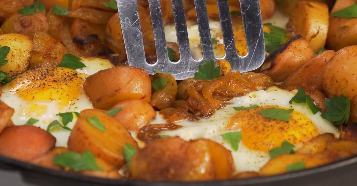 яичница с картофелем