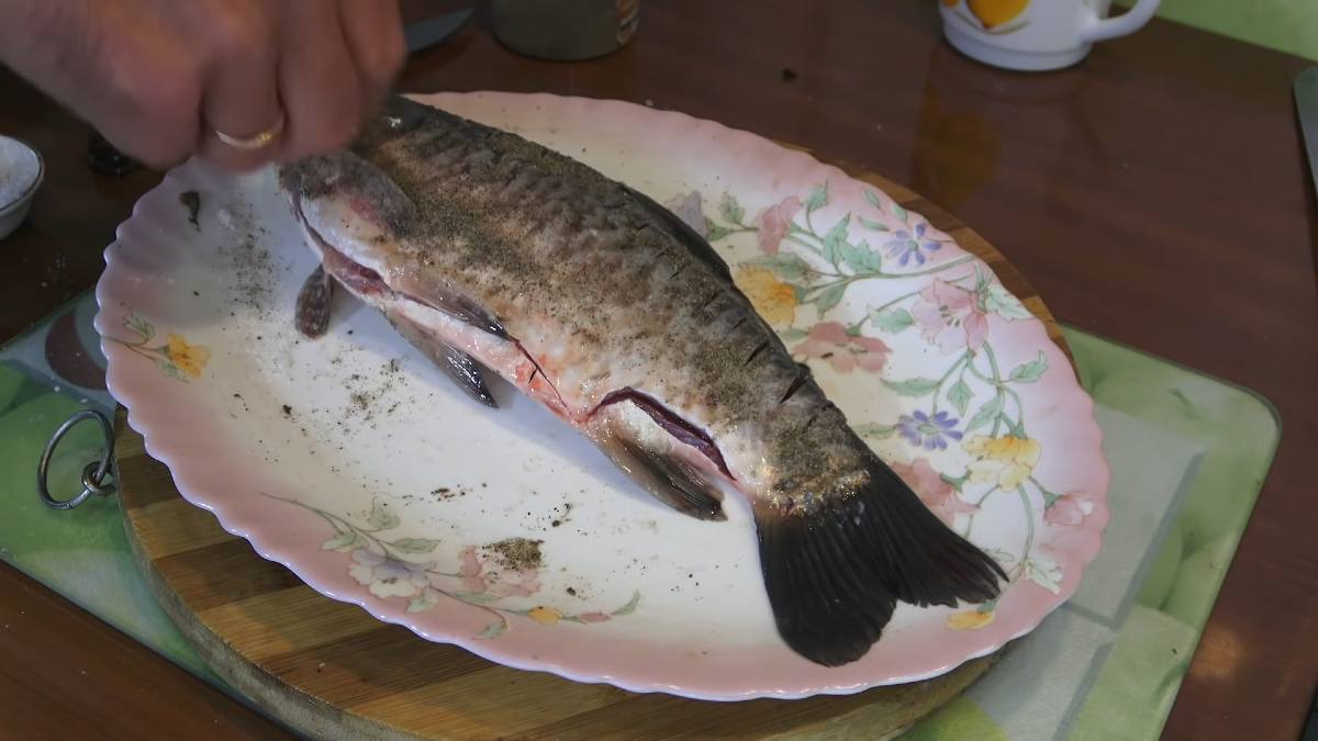 Жареный карась без костей: суперрецепт от рыбака - Со Вкусом