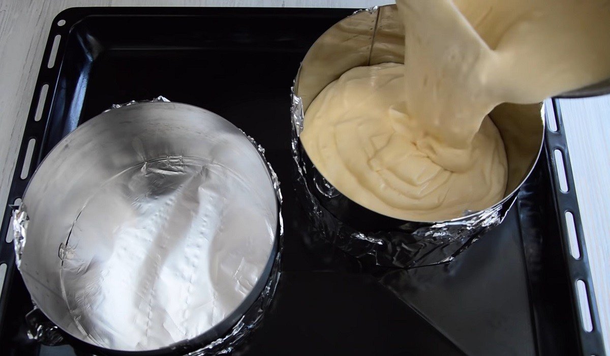 тесто в формах для выпекания