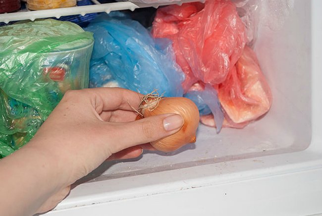 лук в морозилке