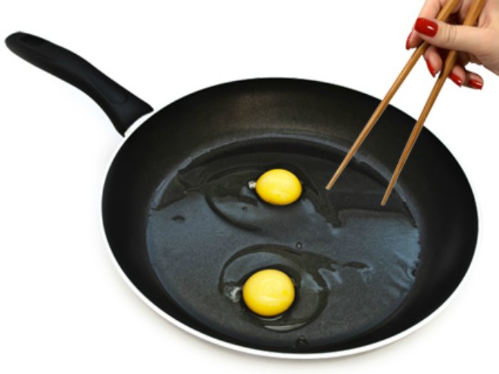 яйца на сковороде