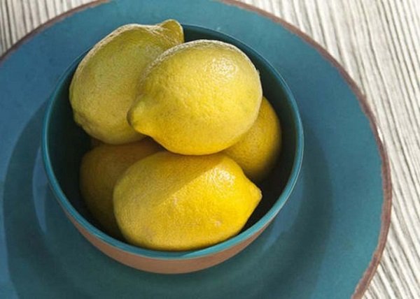 миска с лимонами