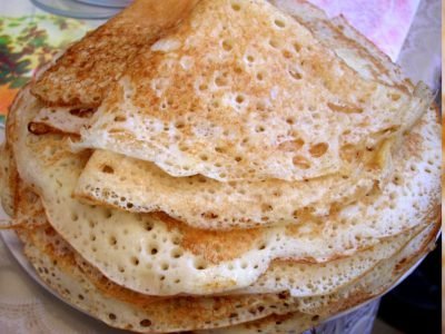 Блинчики на скисшем молоке: 5 рецептов