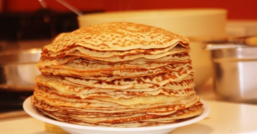 блины с маслом