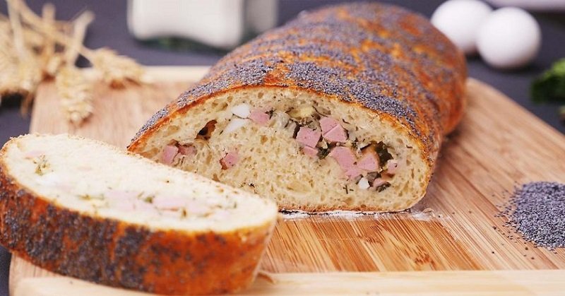 итальянский хлеб сначинкой снимок