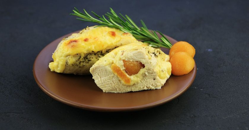 грудка с абрикосами