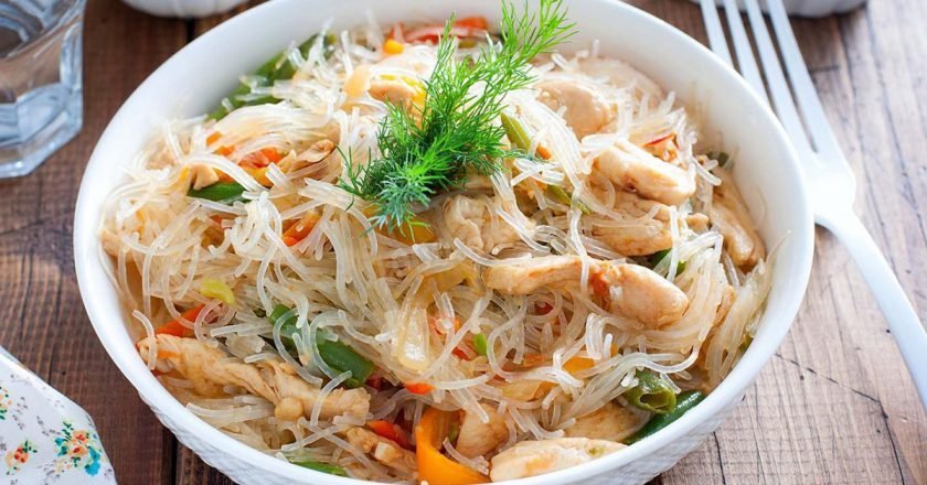 блюдо с фунчозой