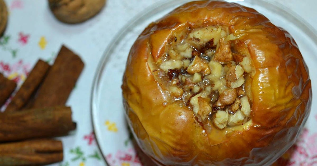 Десерт с яблоками с медом и грецкими орехами и