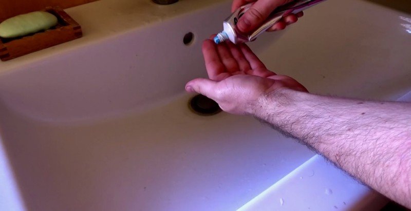 мытье рук зубной пастой фото