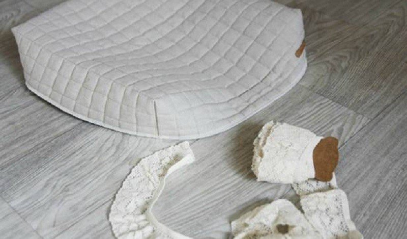 белый чехол на табурет