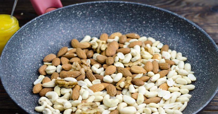 Чем вредны орехи