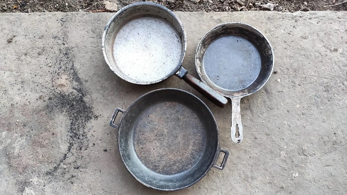сковороды после первой очистки