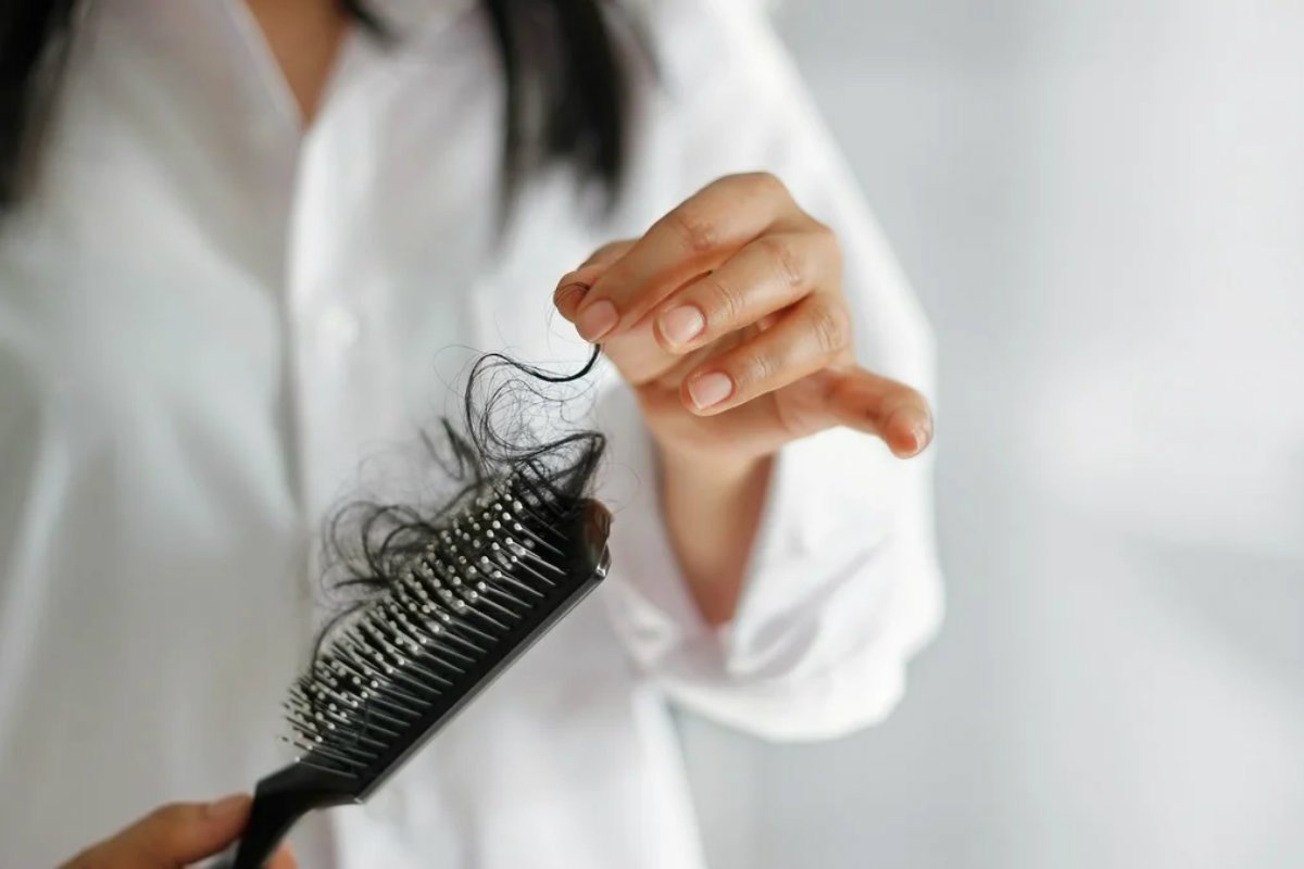 волосы с расчески