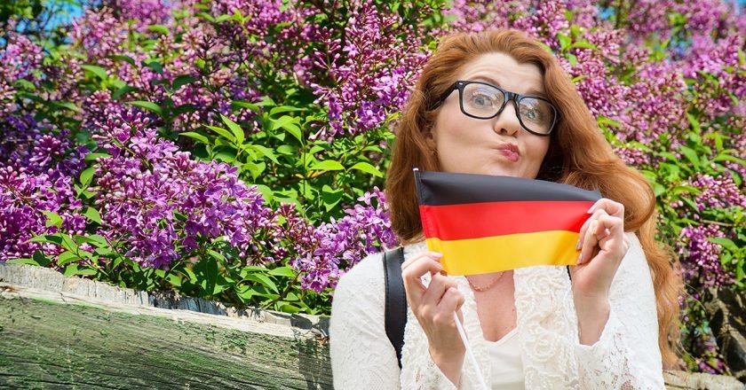 что посадить перед окном