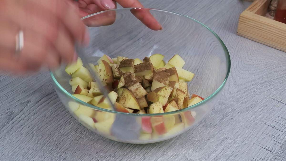 яблоки с корицей