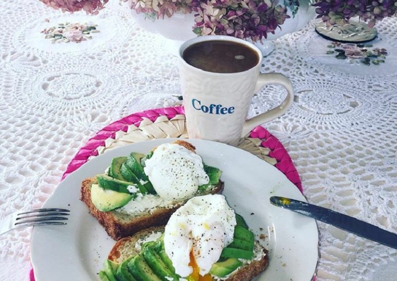 яйца с авокадо снимок