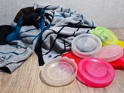 Что сделать из пластиковых крышек и старых вещей