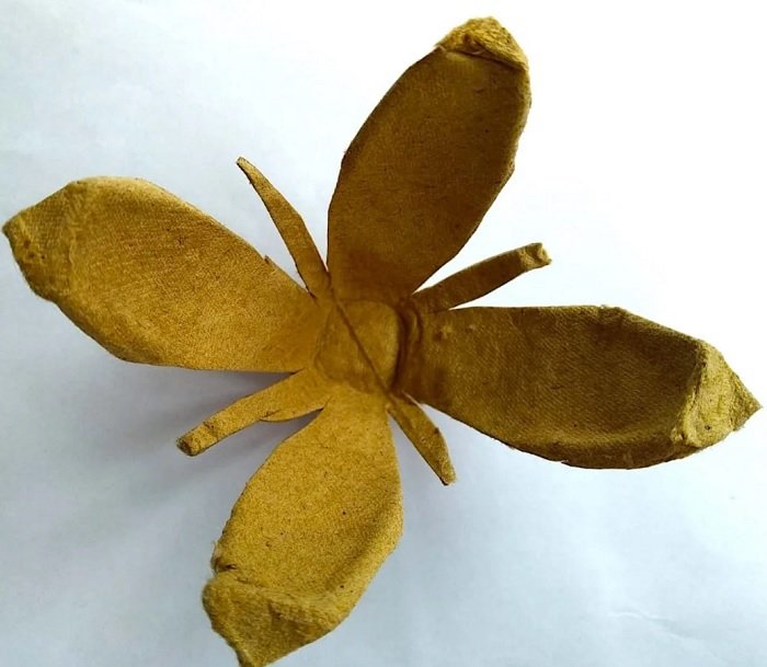 как сделать цветок из яичных лотков