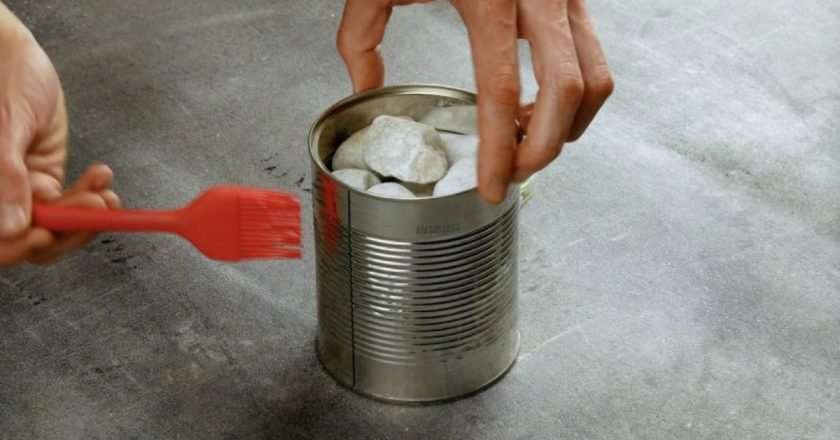 банка с галькой