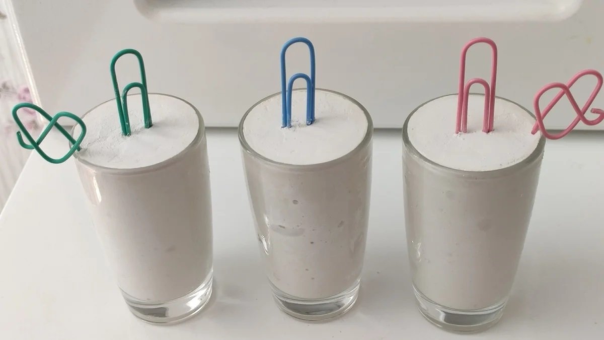 стопки со скрепками