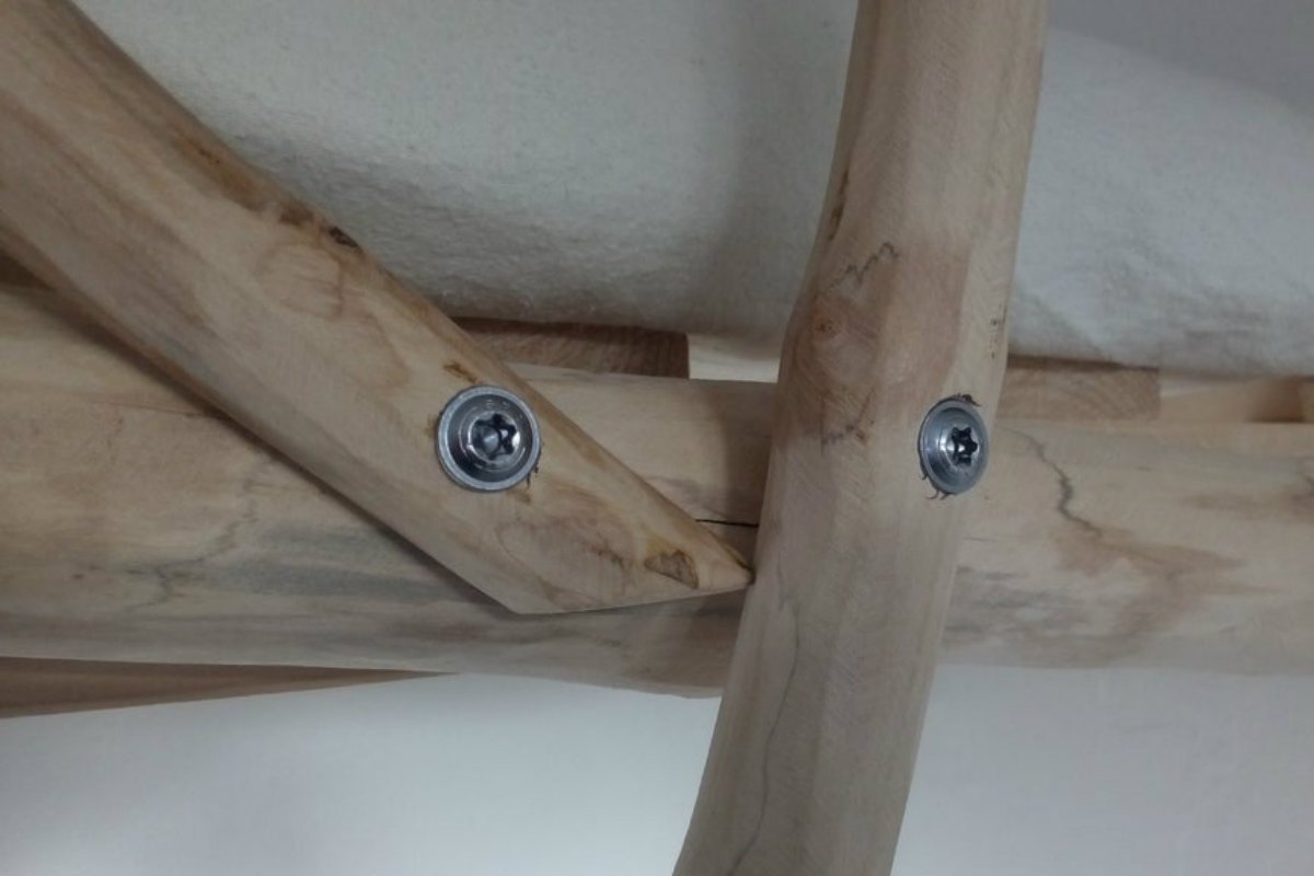 соединение бревен болтами