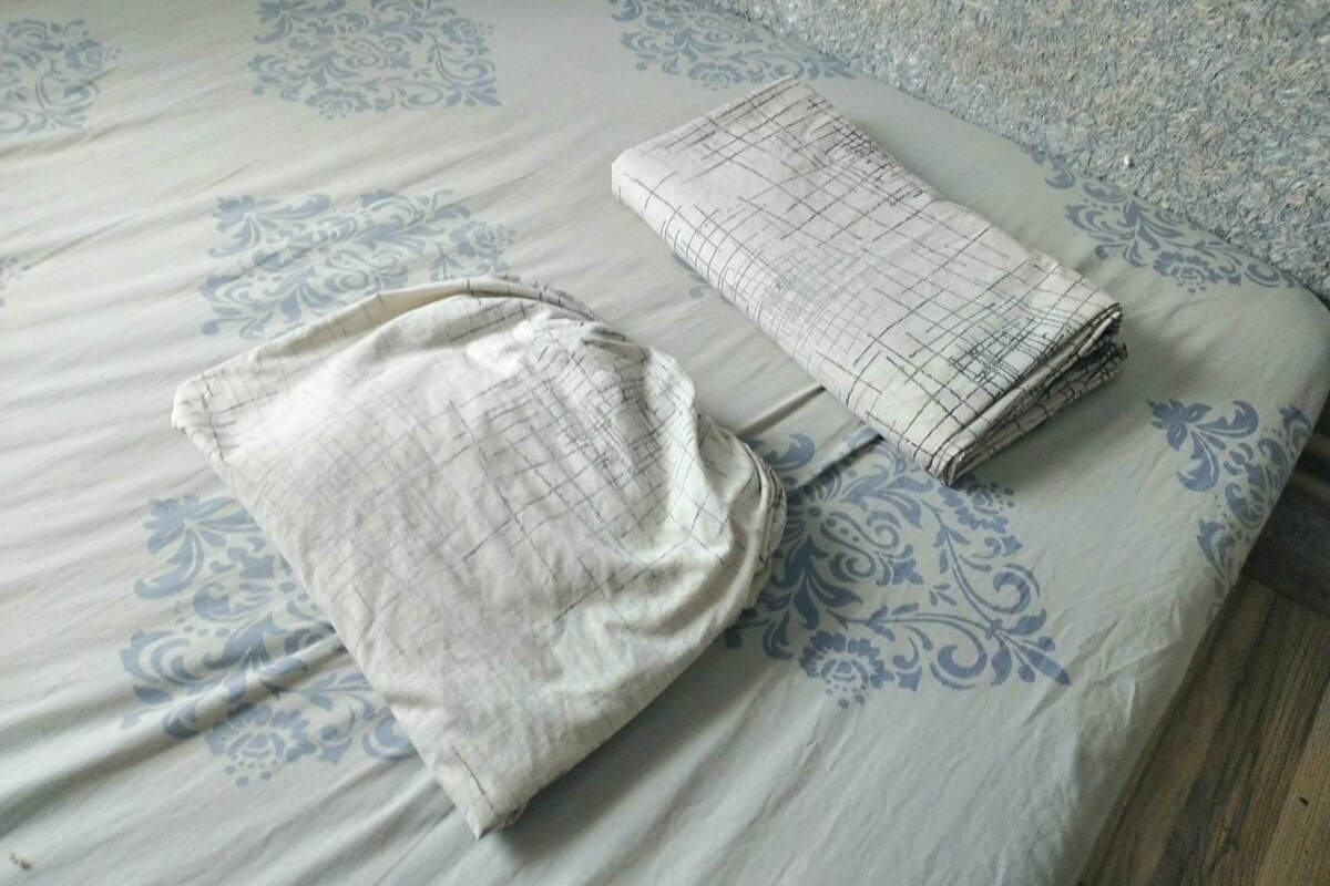 как сложить пододеяльник