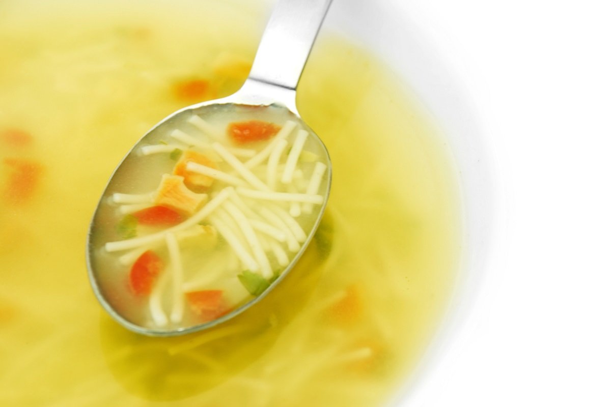 Хранение супов: стоит ли есть борщ на второй день