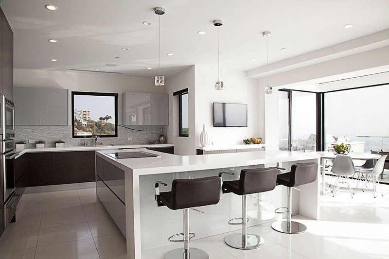 светлая кухня фото