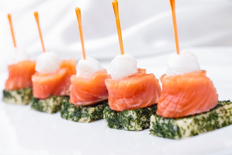 канапе с красной рыбой фото