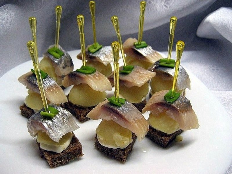 канапе с селедкой изображение