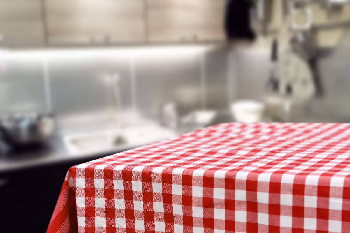 клетчатая скатерть