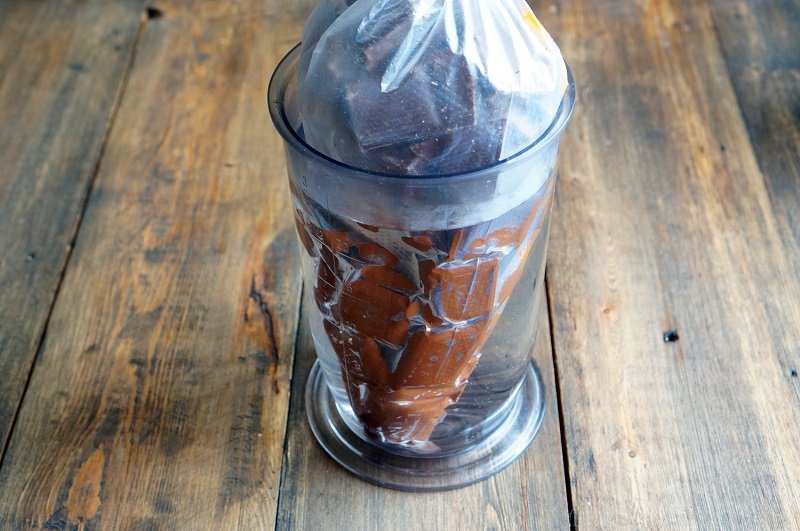 жидкий шоколад в кондитерском шприце