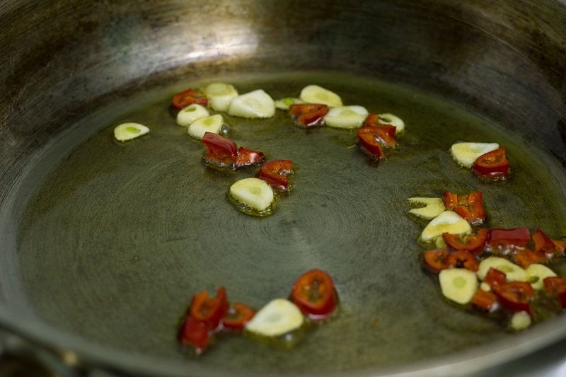 чеснок на сковороде фото