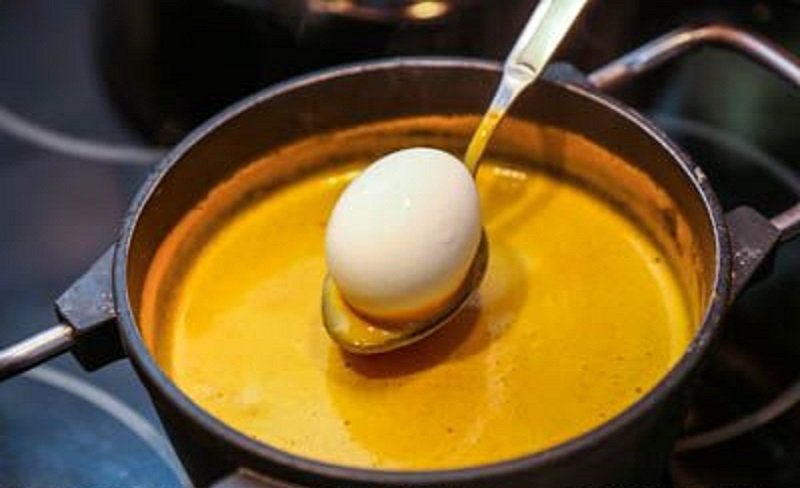 яйца в натуральном красителе