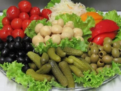 Как красиво подать соленья