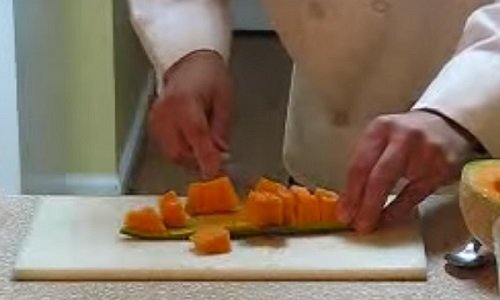 как нарезать дыню