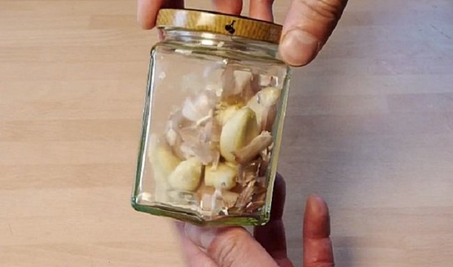 чистка чеснока