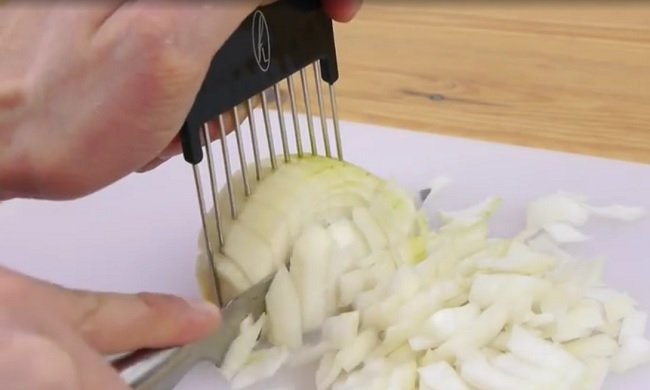 чистка лука фото