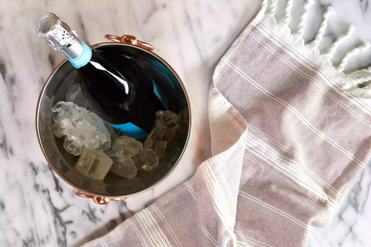 бутылка в ведерке