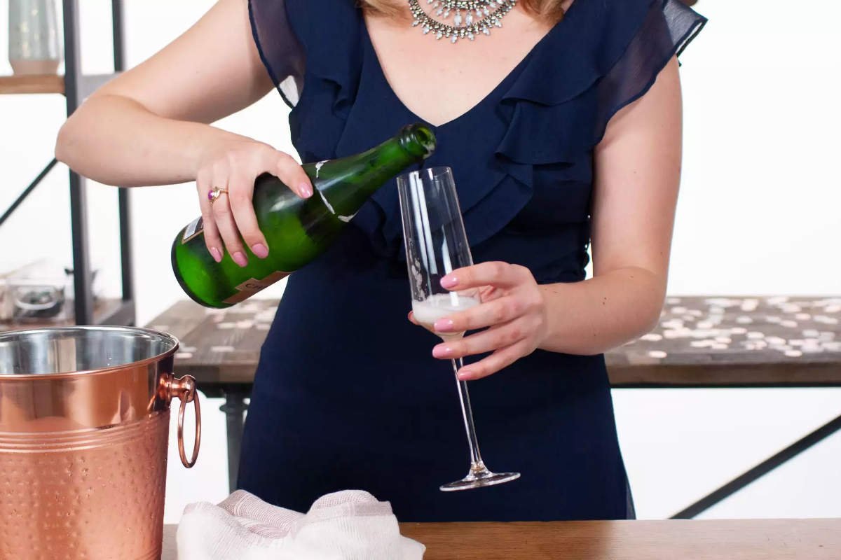 как правильно налить шампанское