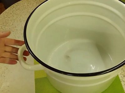 Как отмыть эмалированную кастрюлю с помощью копеечных средств