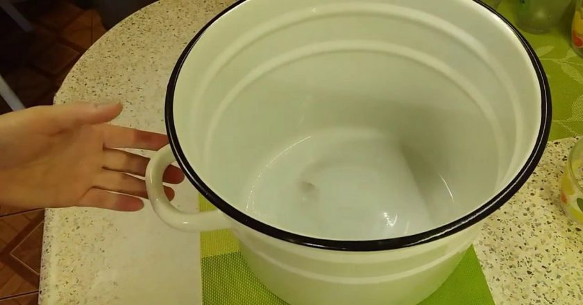 Как отмыть эмалированную кастрюлю с помощью копеечных средств