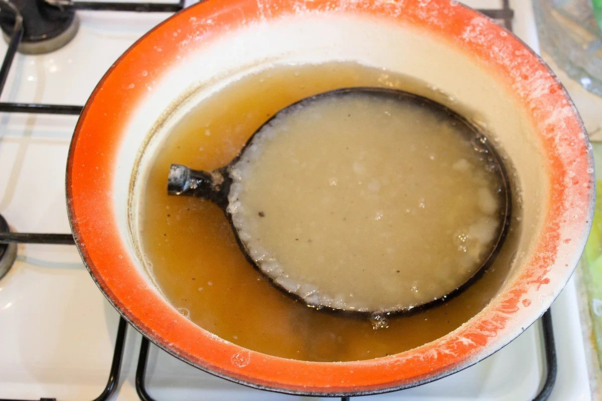 чем можно отмыть чугунную сковороду