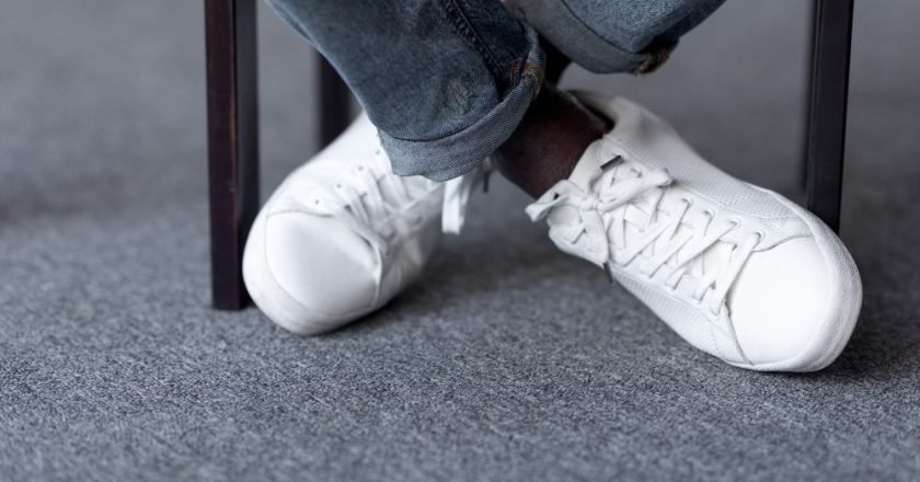 как почистить белую подошву