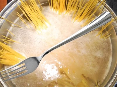 Как почистить столовые приборы из мельхиора