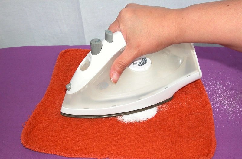 ako vyčistiť železo soľou